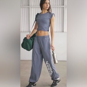 NWT FREE PEOPLE MOVEMENT HOT SHOT CROSSOVER LOGO SET LARGE